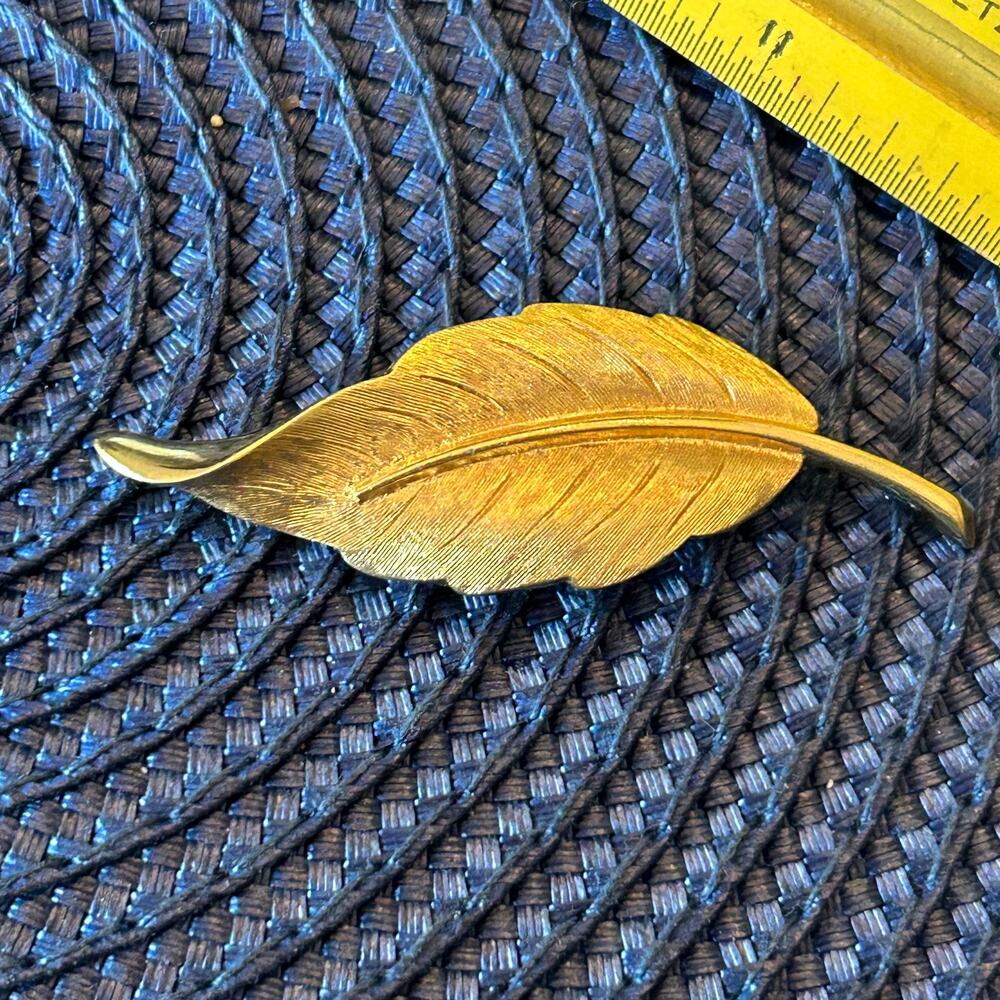Vintage Signed AVON Gold Tone Leaf Brooch Textured